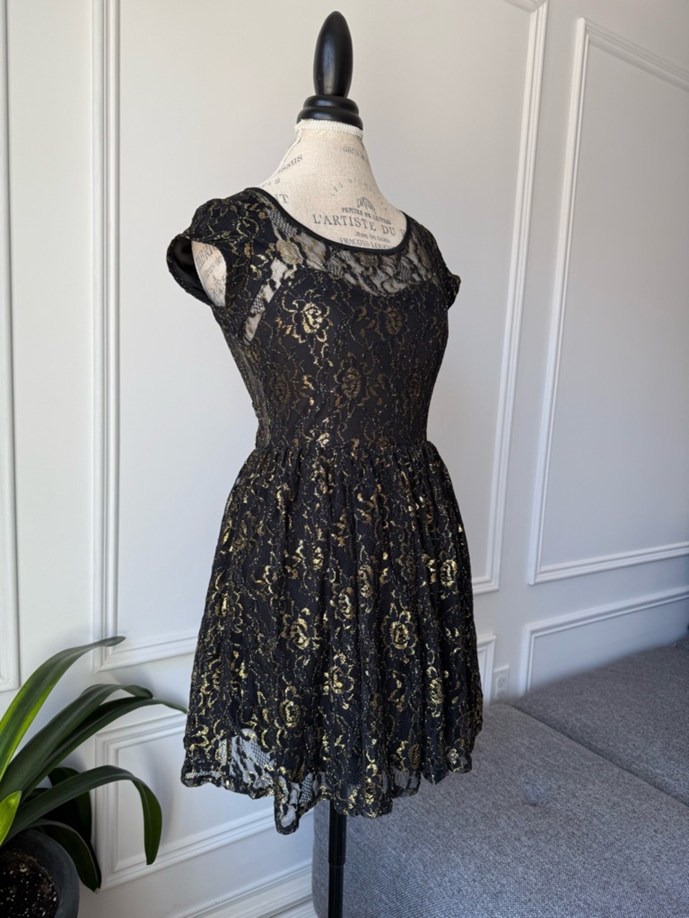 Parisian collection - Handcrafted with love - Black and gold Lace Mini Dress - Picture 2 of 7